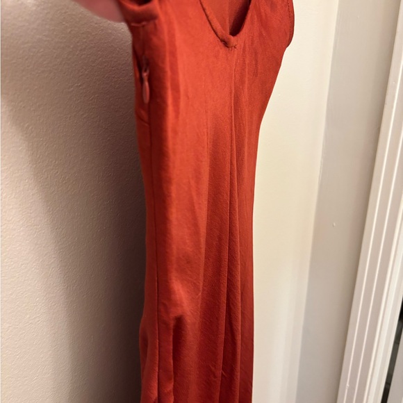 VICI COLLECTION: Silky Red Dress - Picture 5 of 7